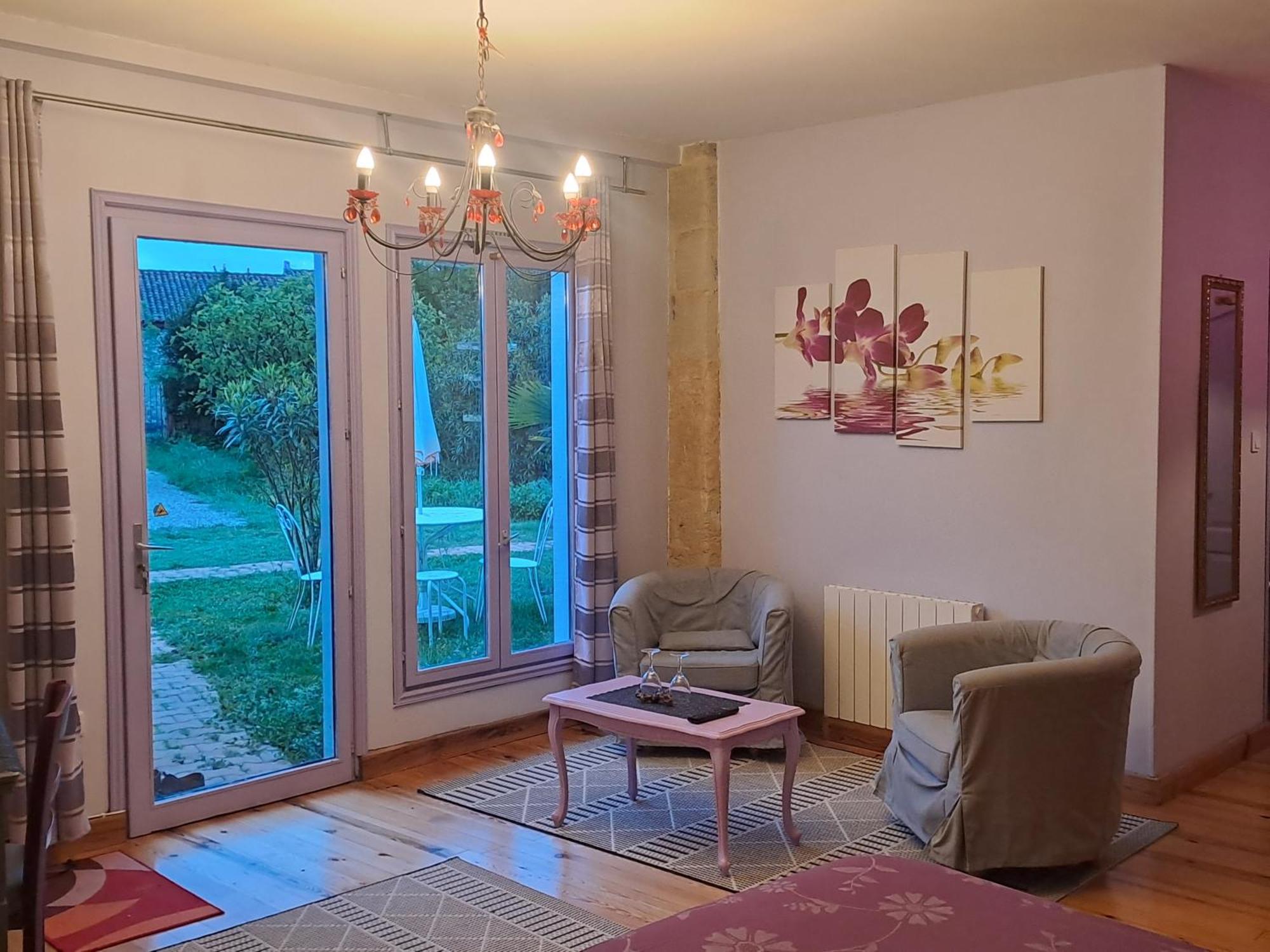La Cadournaise Bed & Breakfast Saint-Seurin-de-Cadourne Exterior photo