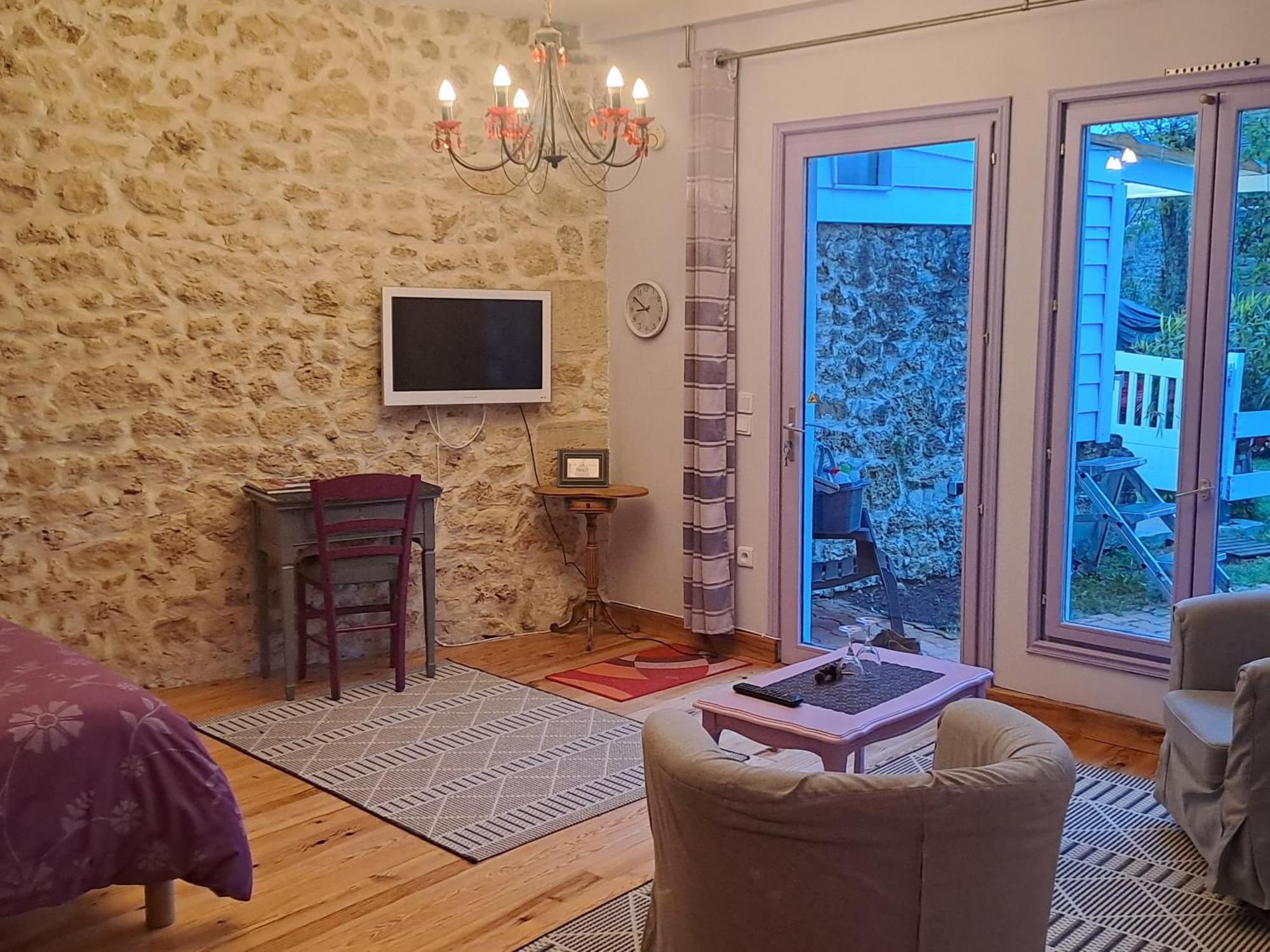 La Cadournaise Bed & Breakfast Saint-Seurin-de-Cadourne Exterior photo