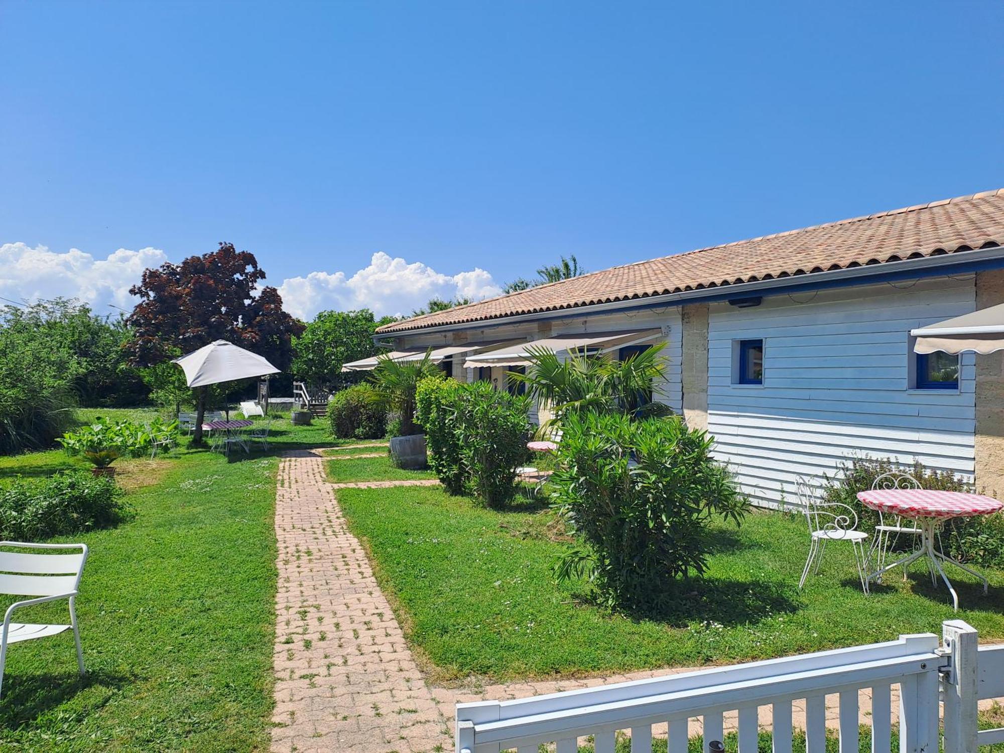 La Cadournaise Bed & Breakfast Saint-Seurin-de-Cadourne Exterior photo